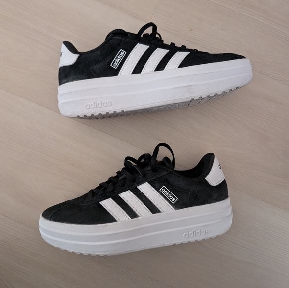 Adidas Kids 5 1/2 Worn 2x - Picture 2 of 9